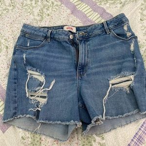 Wrangler ripped shorts